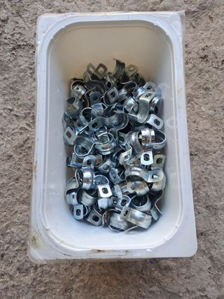 Grapas para tubo 18 y 20 mm - 165 unidades