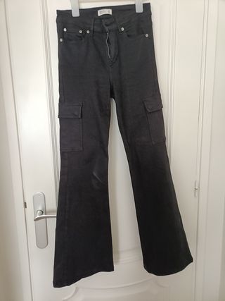 Pantalón cargo ancho negro