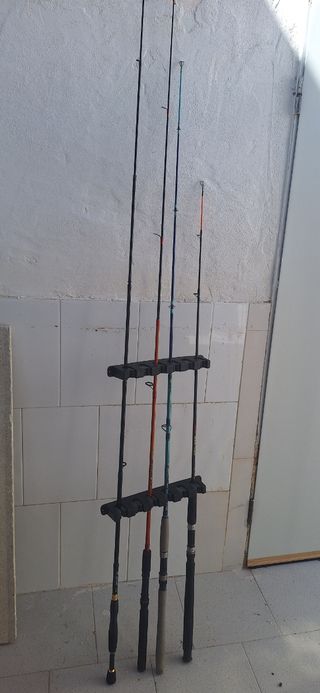 4 cañas de pesca spinning + soporte