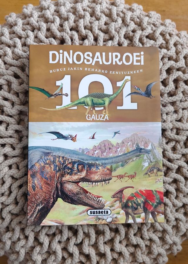 "Dinosauroei" y "Uretako Animaliei eta Marrazoei"