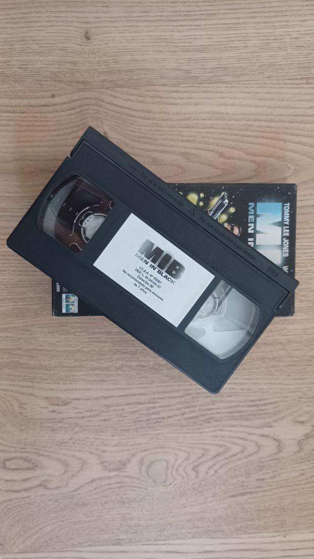 Men in Black VHS (Español)
Hombres de negro