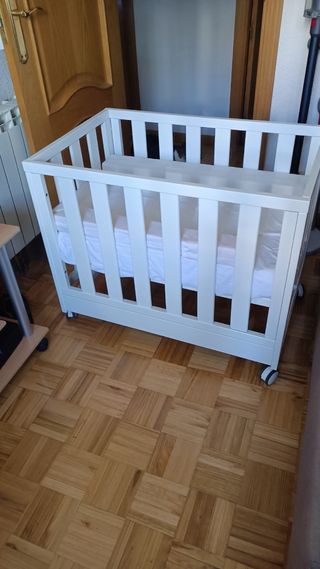 Minicuna bebé con colchón y chichonera
