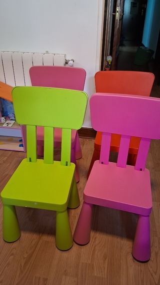 Mesa y 4 Sillas Infantiles Plástico