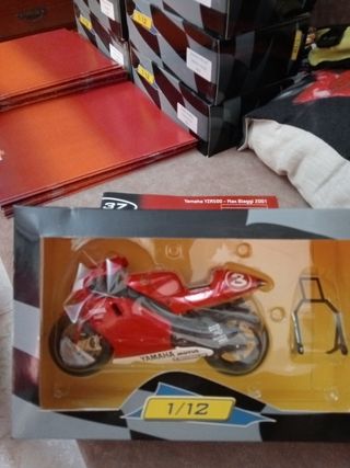 Moto GP Yamaha YZR500 Max Biaggi 2001