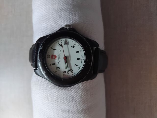 Reloj Victorinox Negro y Blanco