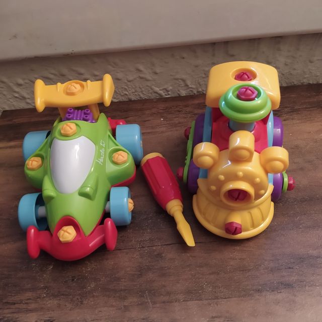 Coche decarreras y tren para montar