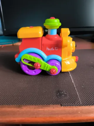 Coche decarreras y tren para montar