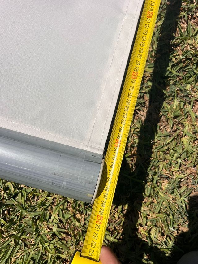 Toldo blanco con falda negra