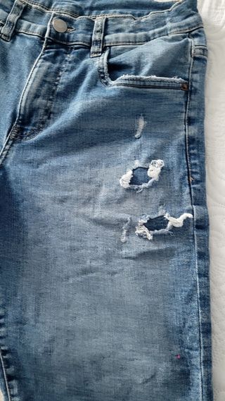 Pantalón corto vaquero niño desgastado