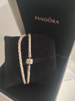 Pulsera Pandora Cuero Trenzado con Charm Morado