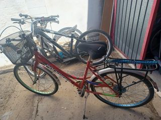 Bici Urbana Rockrider Roja lleva cesta 