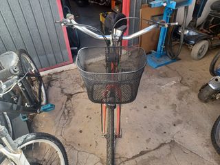 Bici Urbana Rockrider Roja lleva cesta 