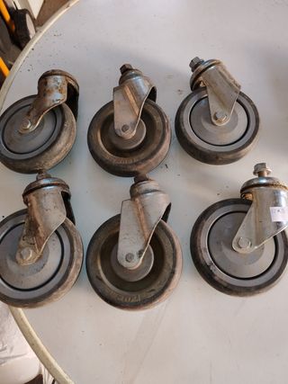 6 Ruedas giratorias metálicas 20€
