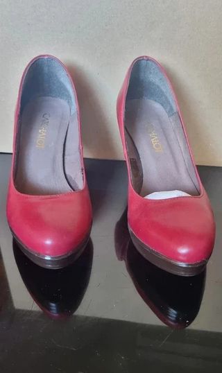 Zapatos de tacón burdeos