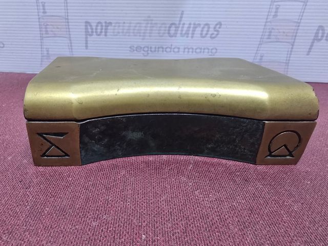 Caja tabaquera bronce símbolos nórdicos