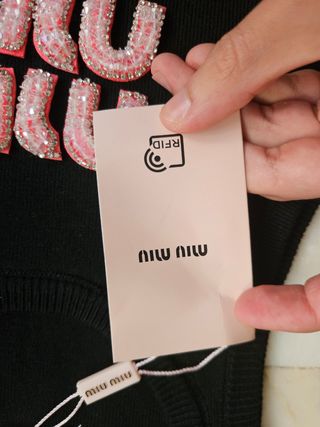 Camiseta sin mangas Miu Miu negra con logo