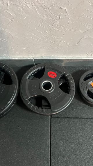 Discos de Pesas 
(20kg 15kg 10kg 2.5kg) x2
