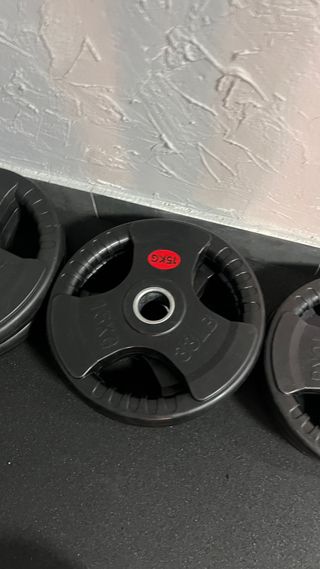 Discos de Pesas 
(20kg 15kg 10kg 2.5kg) x2
