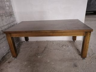 Mesa de madera rústica