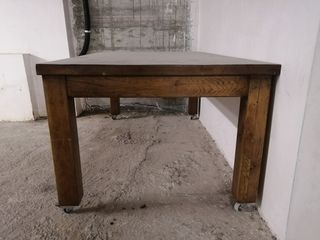 Mesa de madera rústica