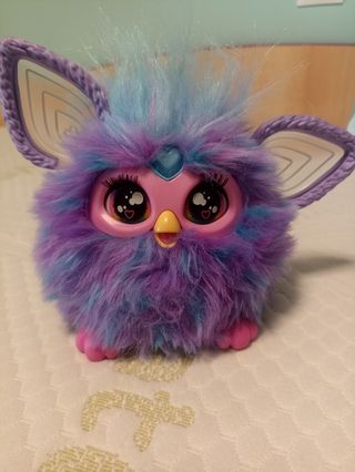 Muñeco Furby Morado y Azul