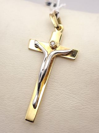 Cruz de Oro 18K con Diamante