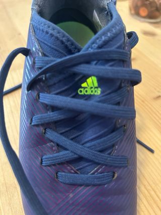 Botas de fútbol Messi multitaco. N 32. 19,5 cm