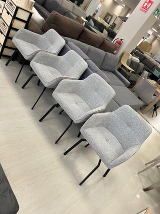 4 Sillas Giratorias Grises de Tela