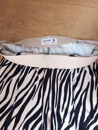 Pantalones flare animal print con abertura