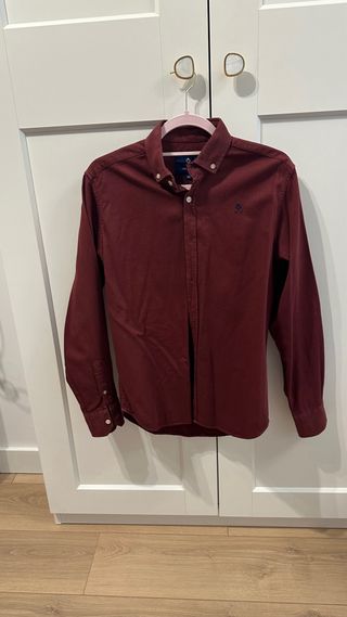 Camisa tipo Oxford granate