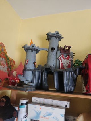 Castillo Playmobil con Dragón Rojo