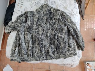 Cazadora de piel de astracán gris