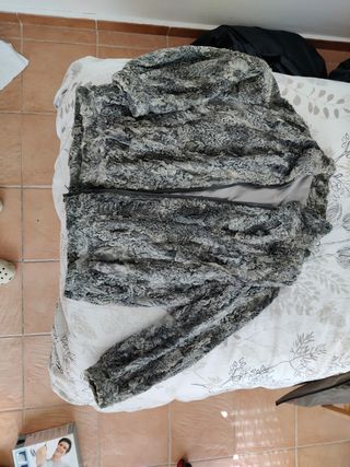 Cazadora de piel de astracán gris