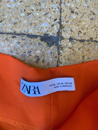 Pantalón ancho de tela Zara