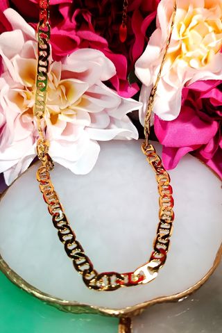 Cadena dorada estilo eslabones