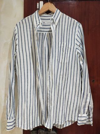 Camisa de rayas Bershka azul chico