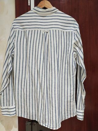 Camisa de rayas Bershka azul chico