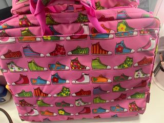 Maletín escolar infantil diseño zapas