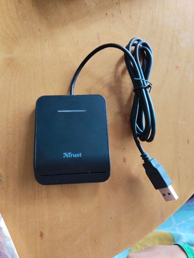 Lector de Tarjetas Trust Negro