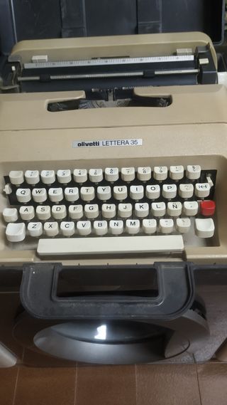 Olivetti Lettera 35 con maletín