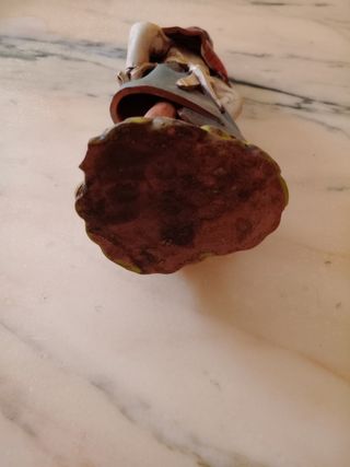 Pupazzo in terracotta con frutta