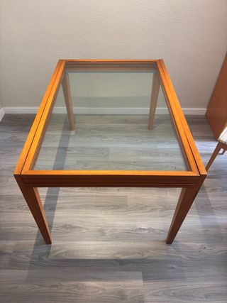 Mesa de comedor de madera y cristal extensible