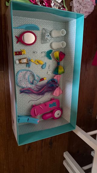 Armario Nancy con Ropa y Accesorios