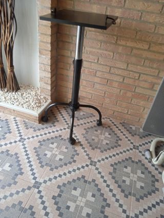 Trípode universal ajustable