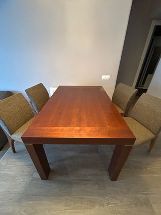 Mesa de comedor y 4 sillas