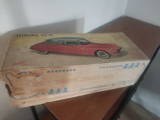Coche Citroen DS 19 para coleccionistas