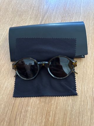 Gafas de sol redondas, nuevas cuestan 400€