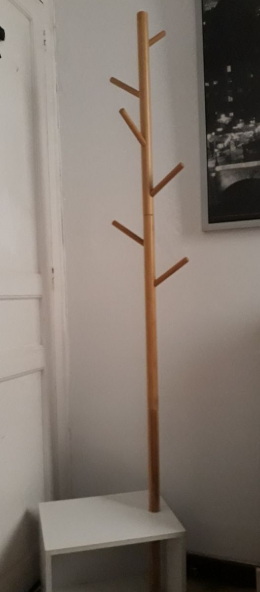 Perchero de pie de madera - bambú