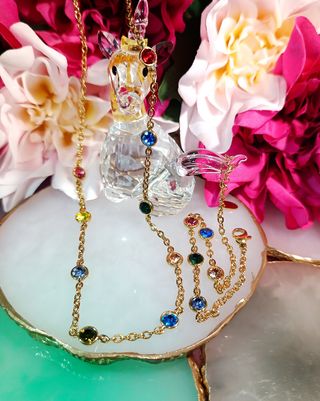 Conjunto de collar con piedras de colores