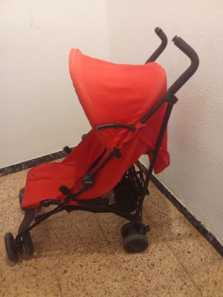 Carrito de paseo rojo